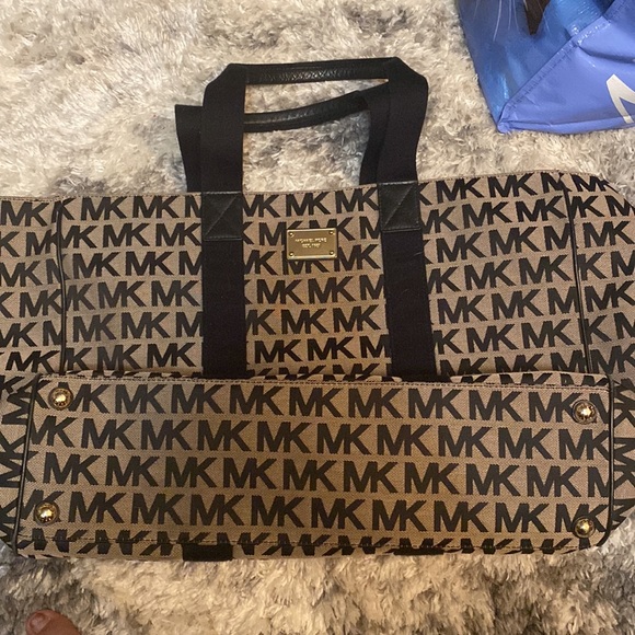 Michael Kors Travel Bag MK - Picture 1 of 7